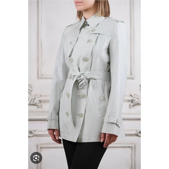 Burberry Coat - Sandringham Short Trench Size 8 - Picture 5 of 16